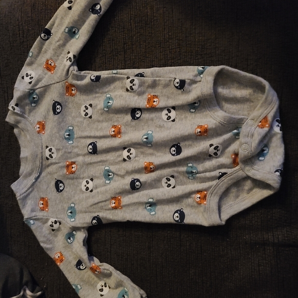 12 month boy clothes. Either never worn or worn once. - Picture 7 of 10